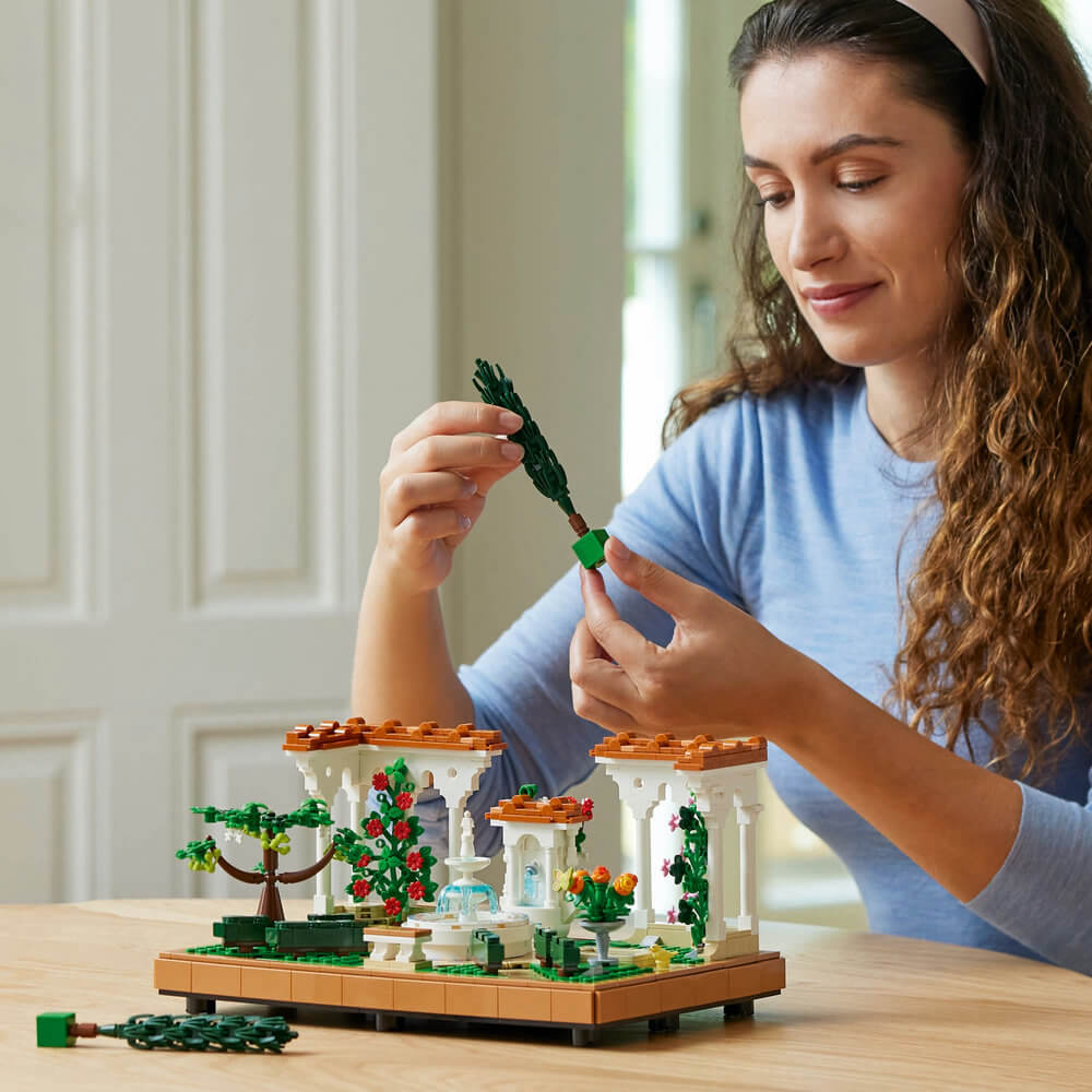 LEGO® Icons Fountain Garden Building Kit 10359