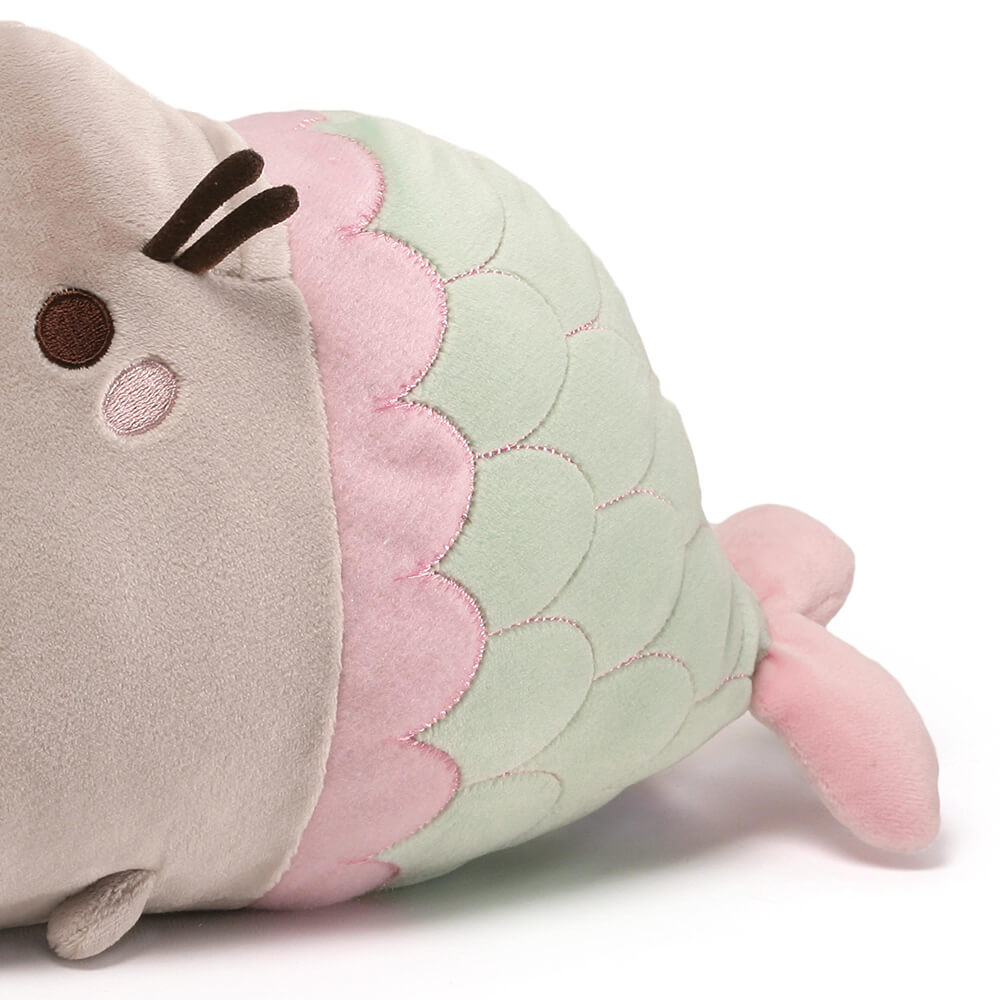 close up image tail of Gund Pusheen Mermaid with Star 12 Inch Plush