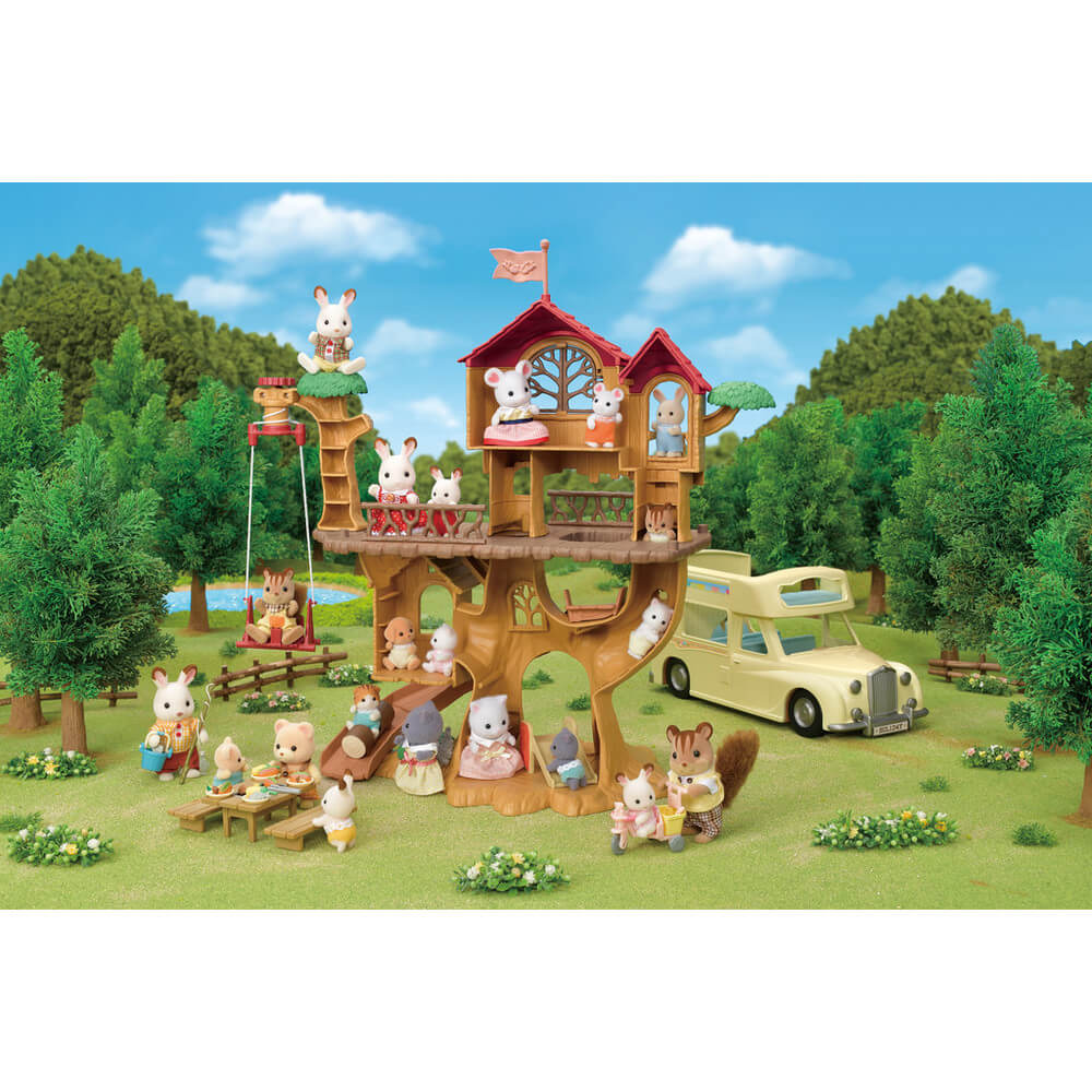 Calico Critters Adventure Tree House Gift Set