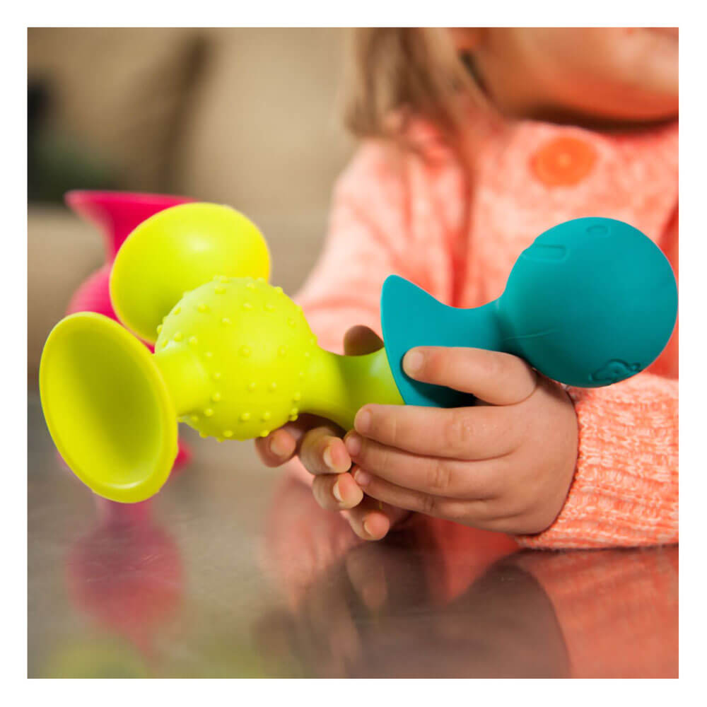 Kid playing with the toy.