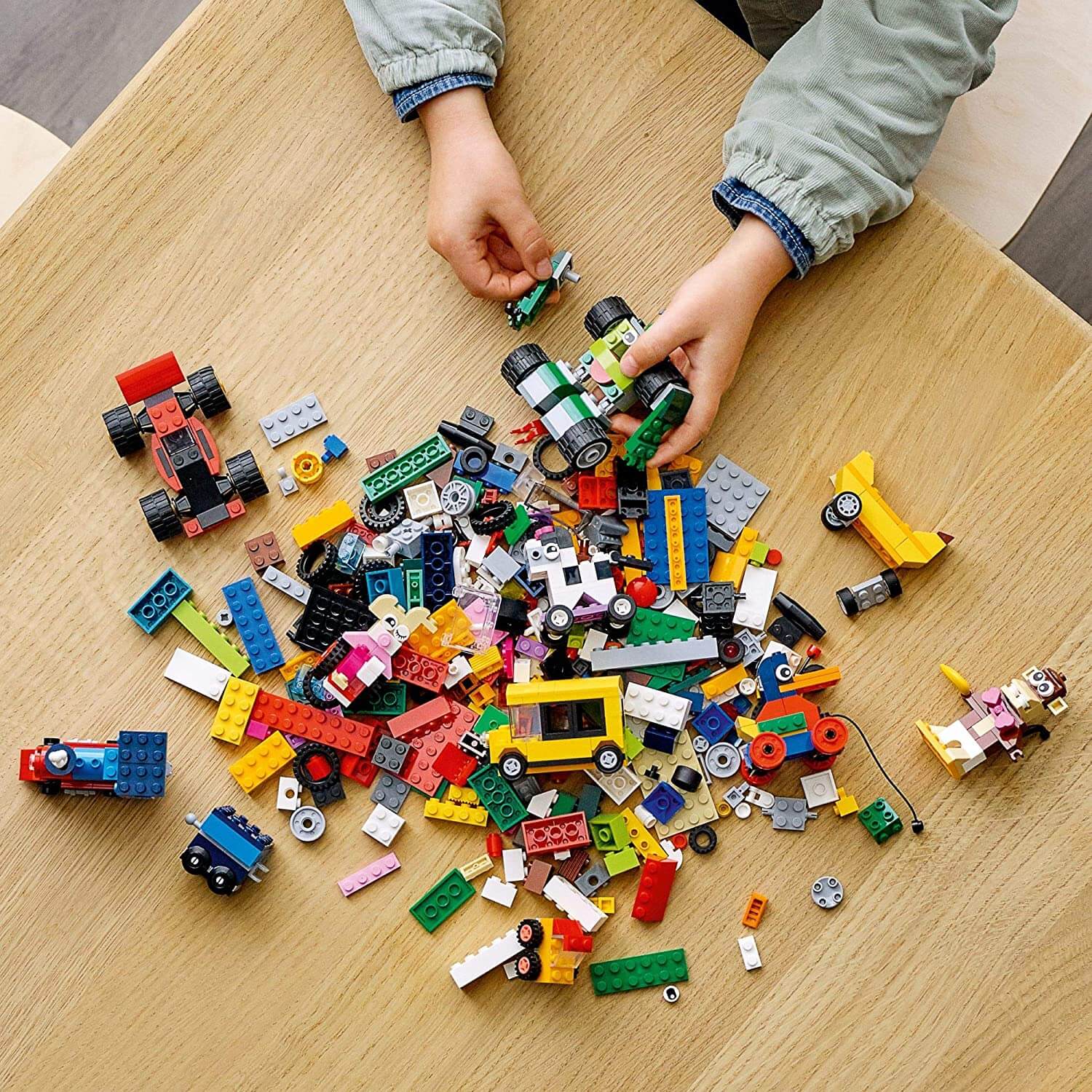 LEGO Classic Bricks 653 Piece Building Set