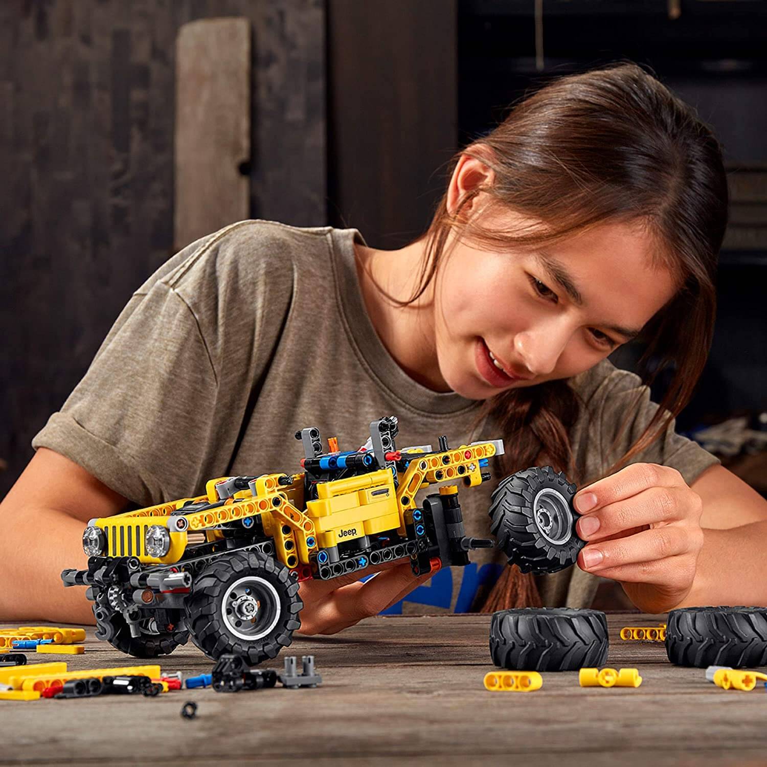 LEGO Technic Jeep Wrangler 665 Piece Building Set (42122)