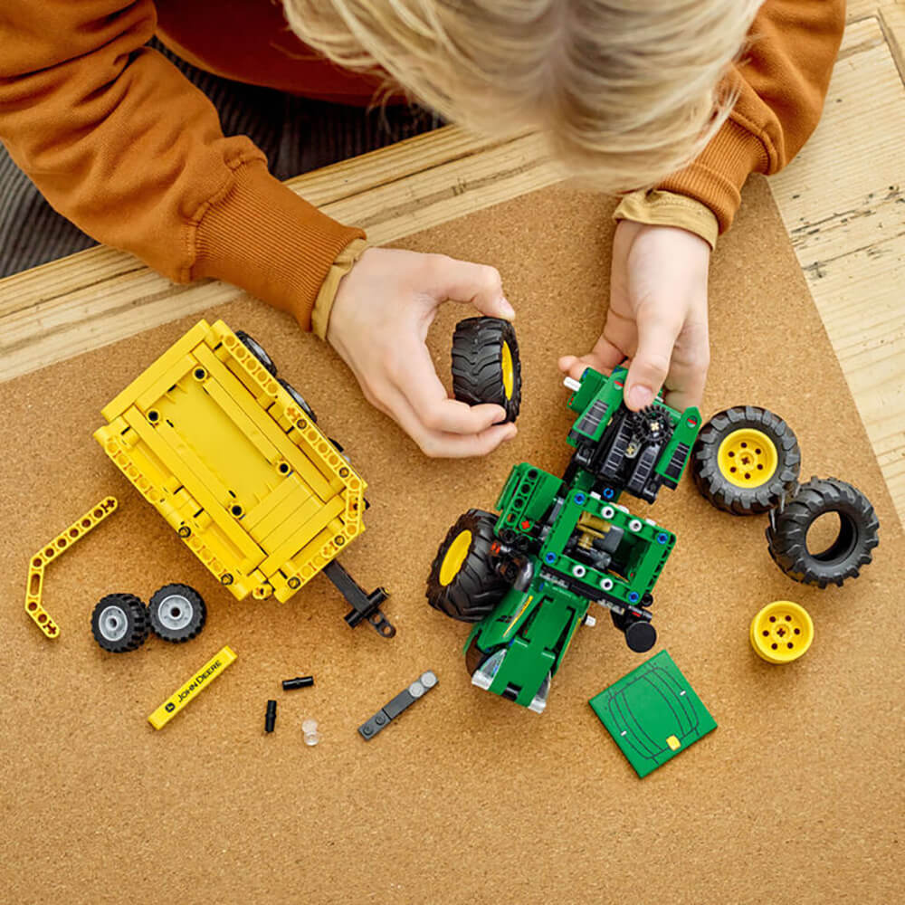 LEGO Technic John Piece Tractor Set 390 Deere (42136) 9620R 4WD