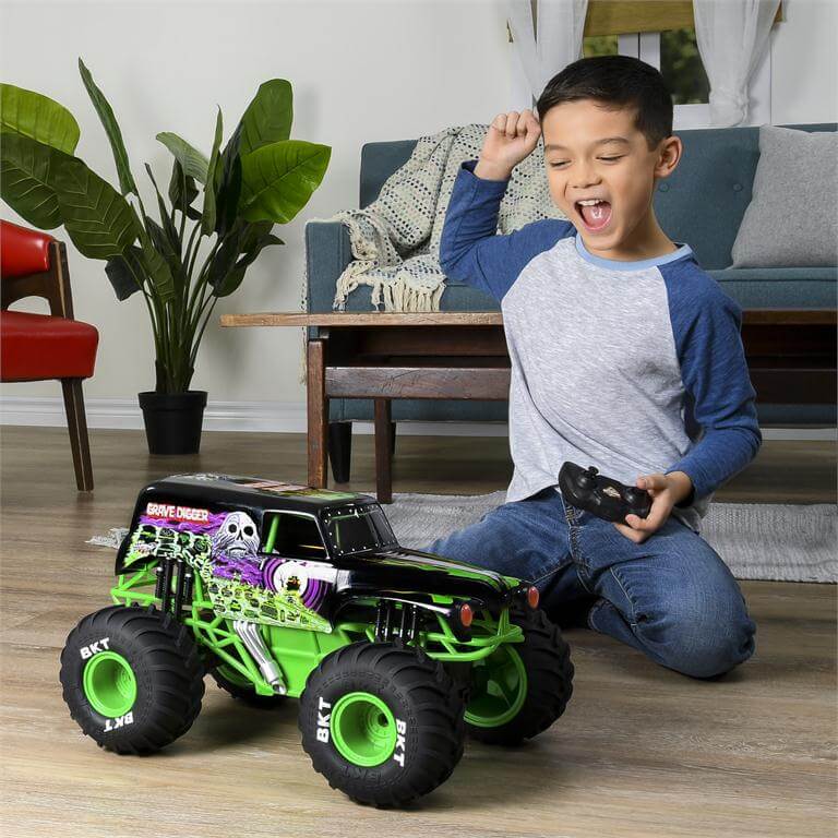  Monster Jam, Official El Toro Loco Remote Control Monster Truck,  1:15 Scale, 2.4 GHz : Toys & Games